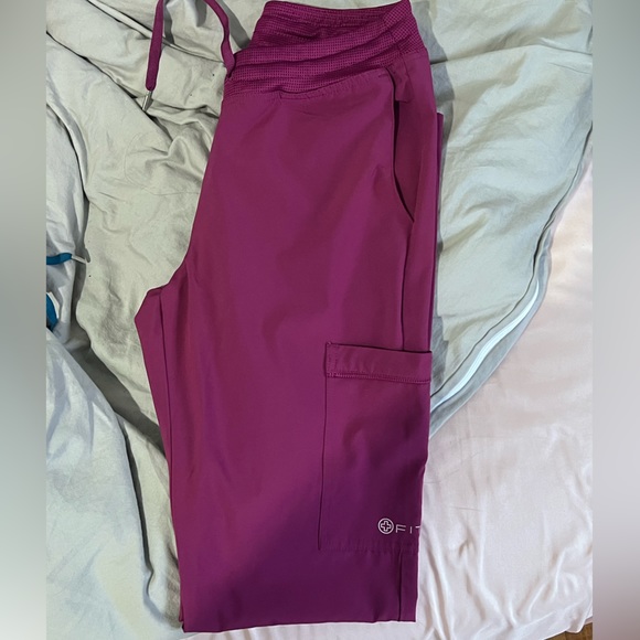 white cross fit scrubs size small - barely worn - Picture 1 of 1